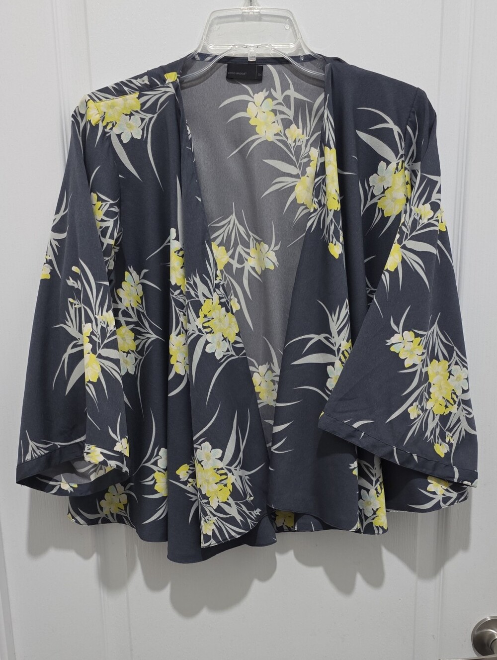 Vero Moda Women's Yellow Floral Open-Front Kimono on Dark Gray #K0235